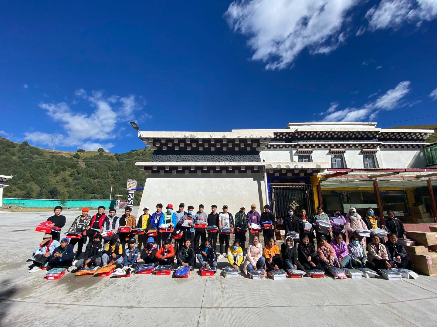 天博网页版-天博(中国)公益回顾丨家国同欢月同圆 温暖满载甘孜州(图8)